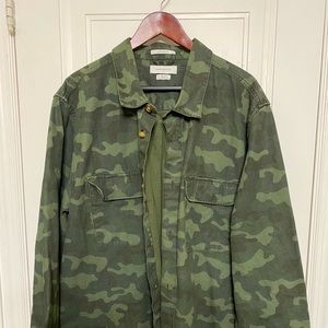 UO Oversized Fit Mens Green Camouflage Shirt SZ XL